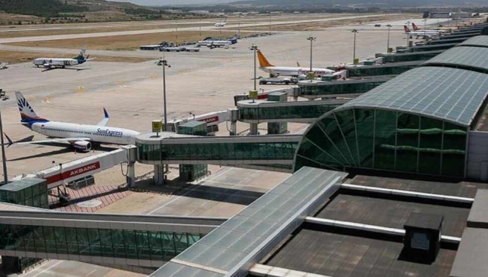 İzmir Adnan Menderes Havalimanı tekrar uçuşa açıldı