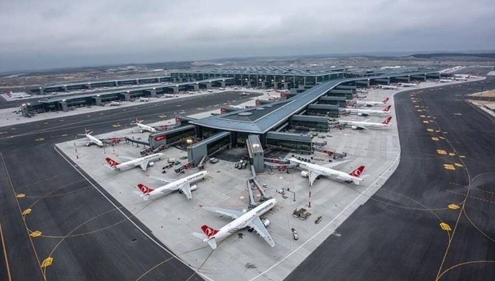 İstanbul Havalimanı İşletmecisi İGA'dan yolculara seferlerin güncel durumunu kontrol etmeleri uyarısı