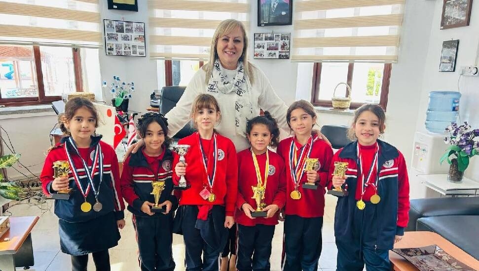 Limasol'da dans yarışmasına katılan Güzelyurt Barış İlkokulu öğrencileri gururlandırdı