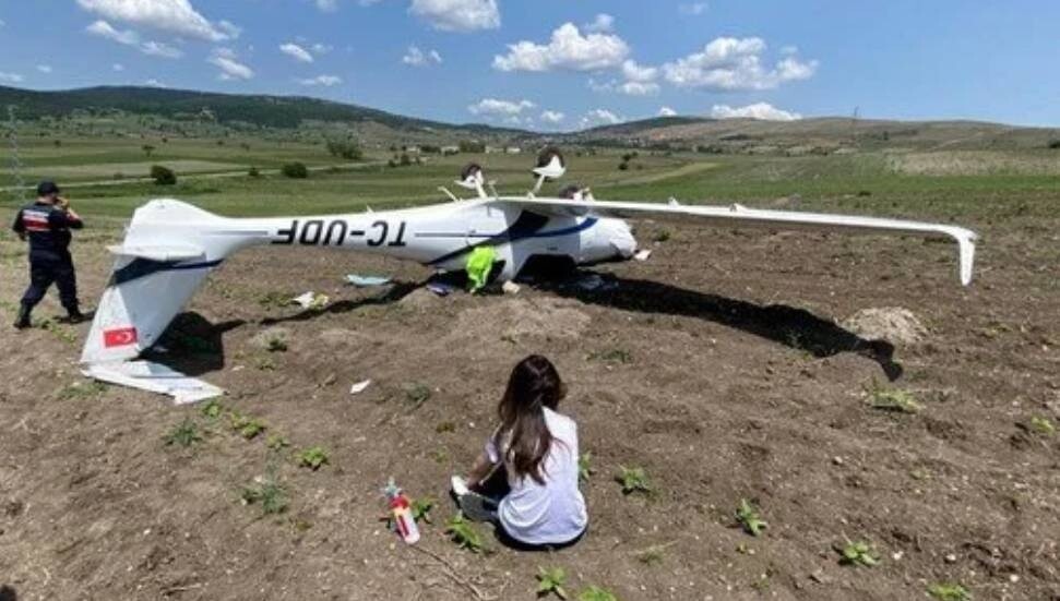 Bilecik’te eğitim uçağı kırıma uğradı: Ters döndü