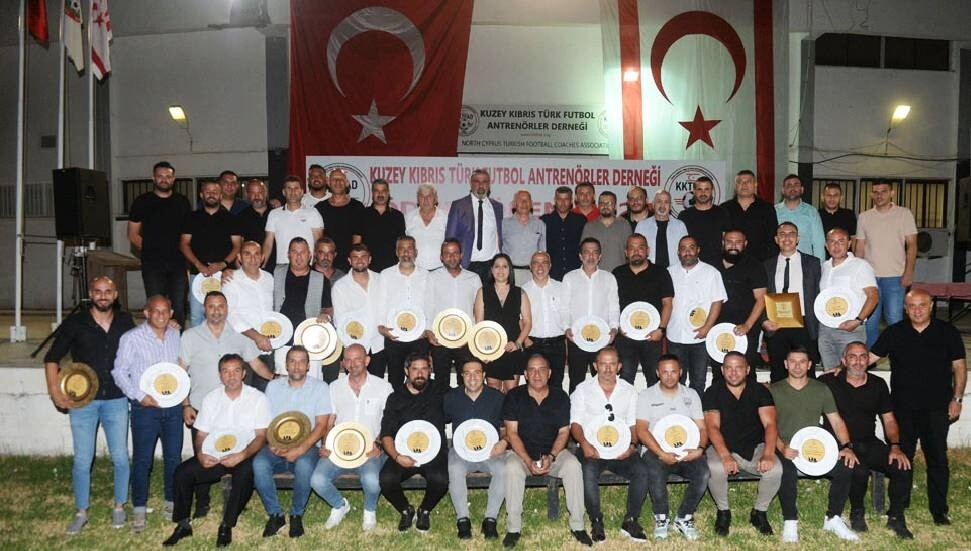 Yılın başarılı antrenörleri ödüllerini gala gecesinde alıyor