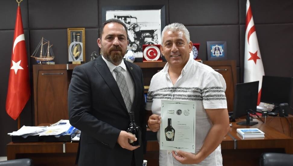 Ecolive’ın "2025 Londra Uluslararası Zeytinyağı Yarışması"nda gümüş madalya kazandı