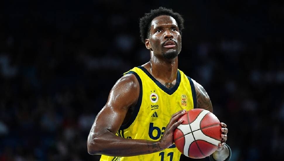 NBA'de Phoenix Suns, Nigel Hayes-Davis'i kadrosuna kattı