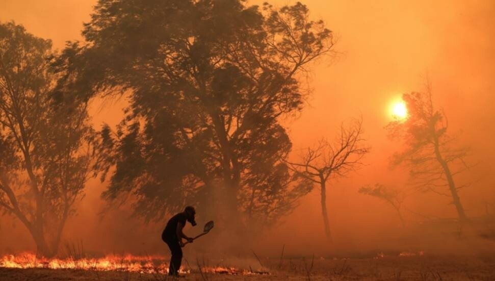 Yunanistan'da Çuha adasındaki yangında 2 köy boşaltıldı