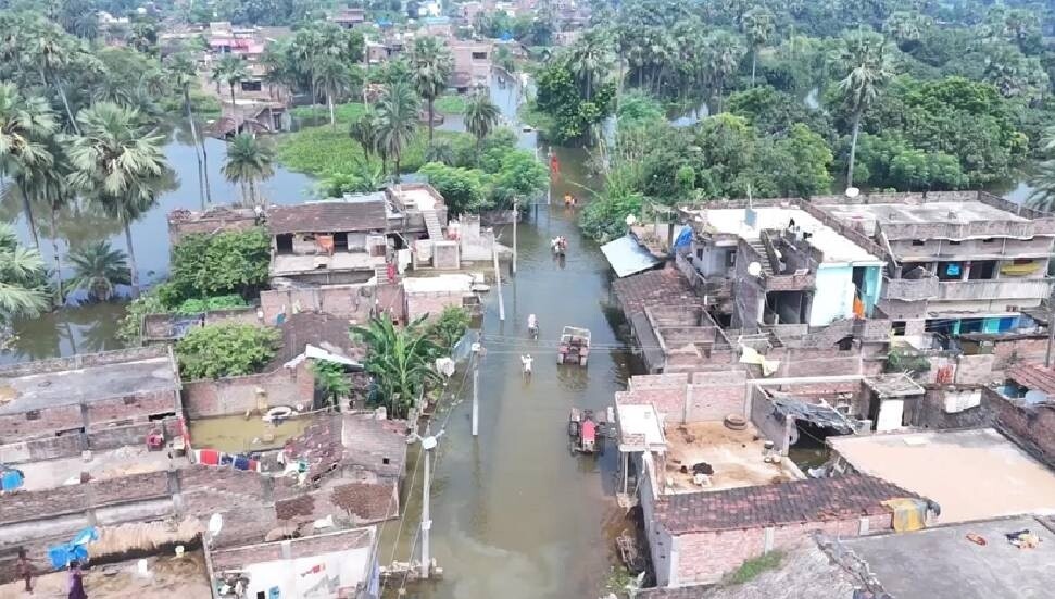 Hindistan'da sel nedeniyle hayatını kaybedenlerin sayısı 60'a yükseldi