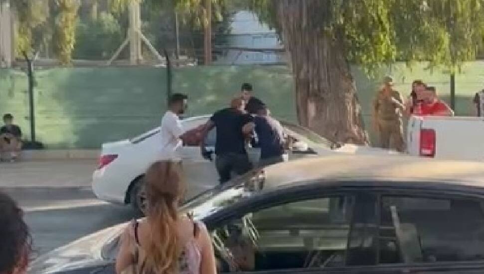 Gazimağusa'da tutarsız davranışlar sergileyen sürücüye polis müdahalesi!