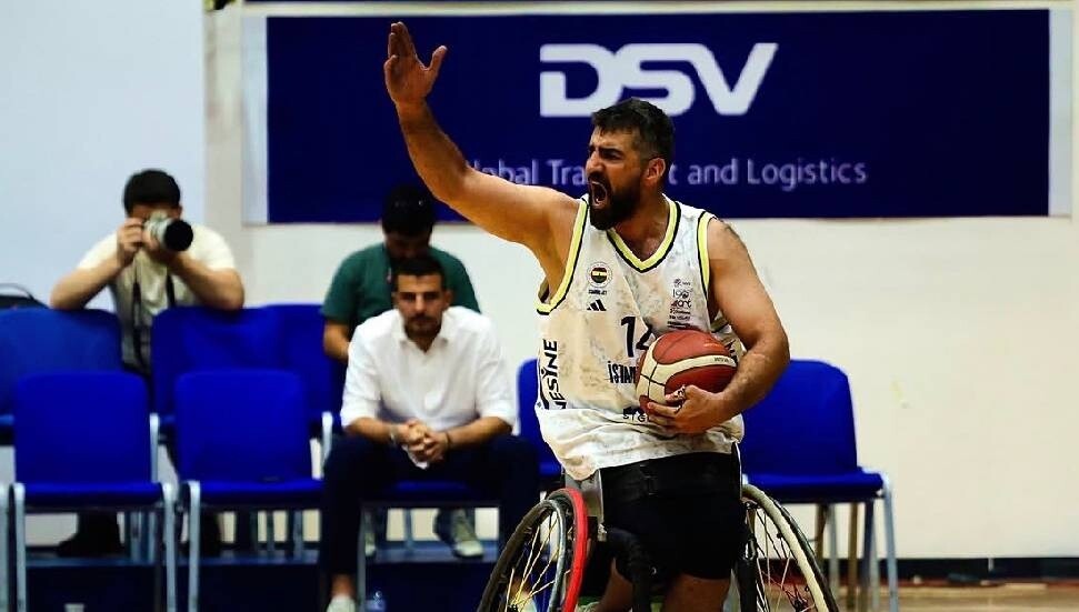 Fenerbahçeliler Derneği’nden özel sporcu sandalyesi katkısı