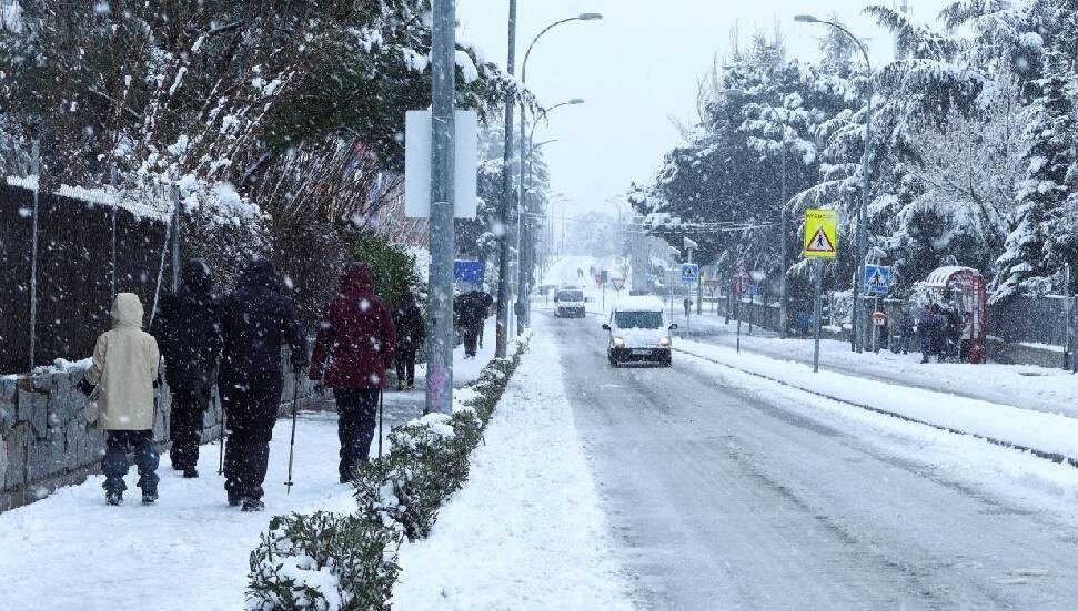 İspanya'da Kristin Fırtınası nedeniyle bazı bölgelerde eğitime ara verildi