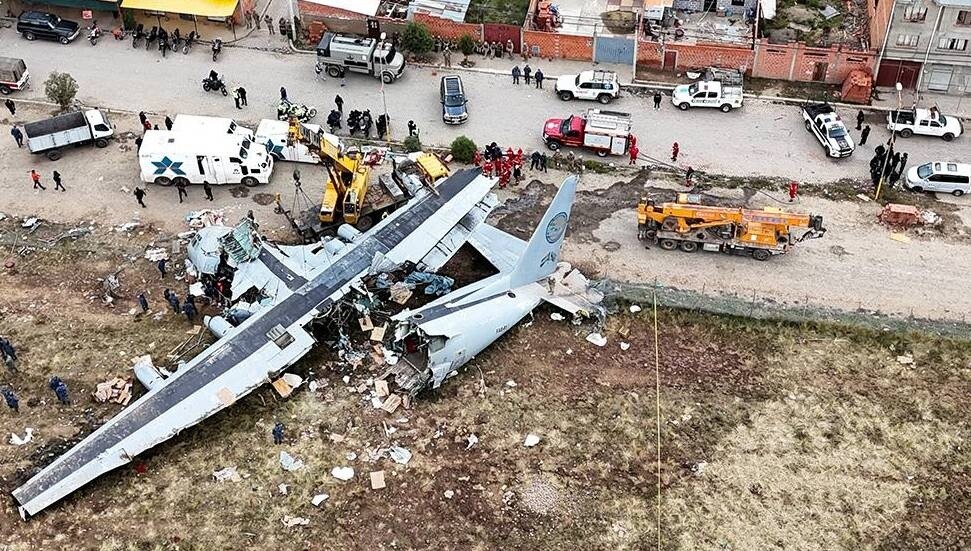 Bolivya'da kargo uçağının düşmesi sonucu ölenlerin sayısı 22'ye çıktı