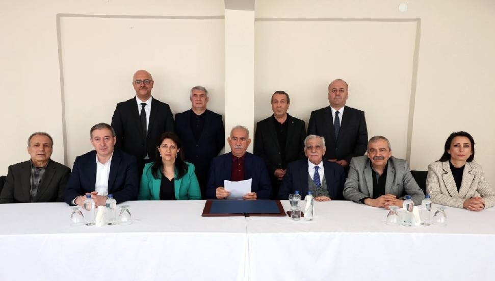 PKK'den Öcalan'ın çağrısına yanıt: Bugünden geçerli olmak üzere ateşkes ilan ediyoruz