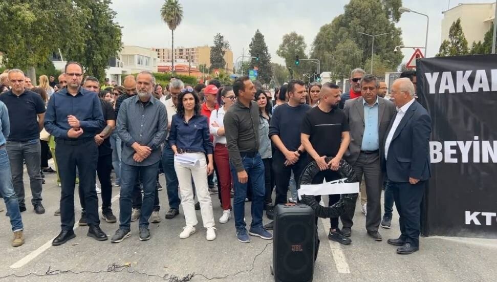 KTOEÖS, KTÖS ve İrsen Küçük Ortaokulu öğretmenlerinden Disiplin Tüzüğü'ndeki değişikliğe tepki