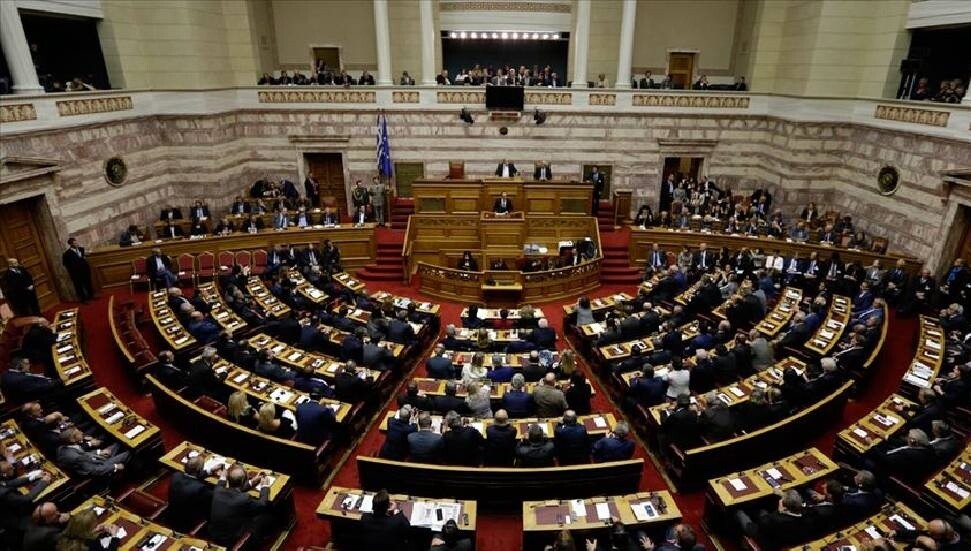 Yunanistan Parlamentosu, Kuzey Afrika'dan gelenlerin iltica başvurularını 3 ay askıya almayı onayladı