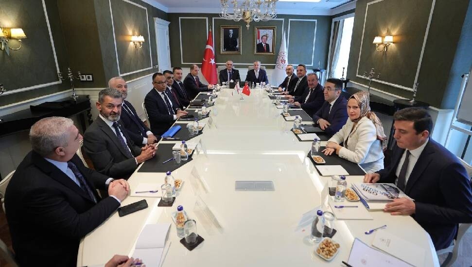 Nazım Çavuşoğlu, Osman Aşkın Bak ile bir araya geldi: Yurt yatırımları ele alındı