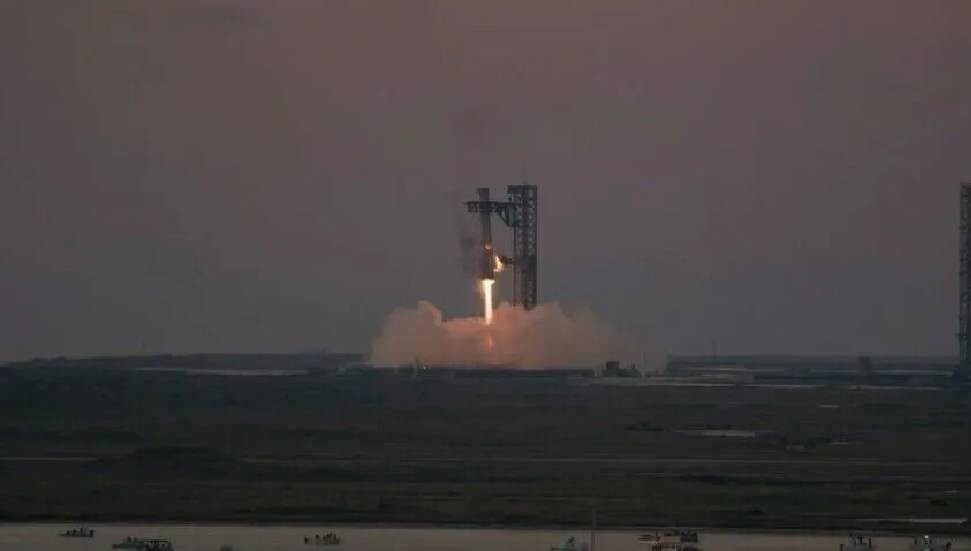 SpaceX, Starship roketiyle 20 uydu fırlattı