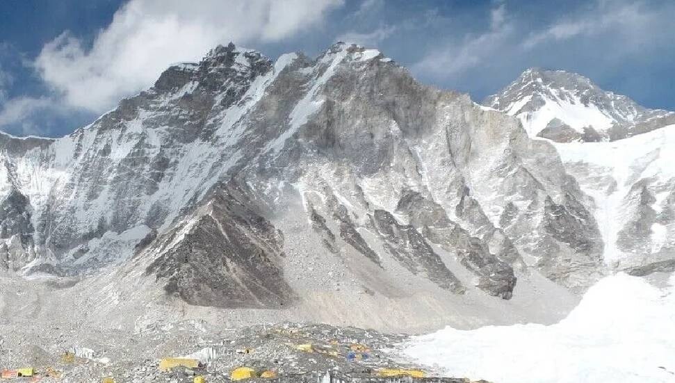 Nepal'de dağda çığ düşmesi sonucu ölenlerin sayısı 15'e çıktı