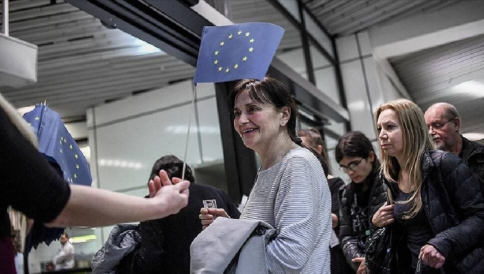 Bulgaristan ve Romanya AB'nin vizesiz seyahat bölgesine fiilen dahil oldu