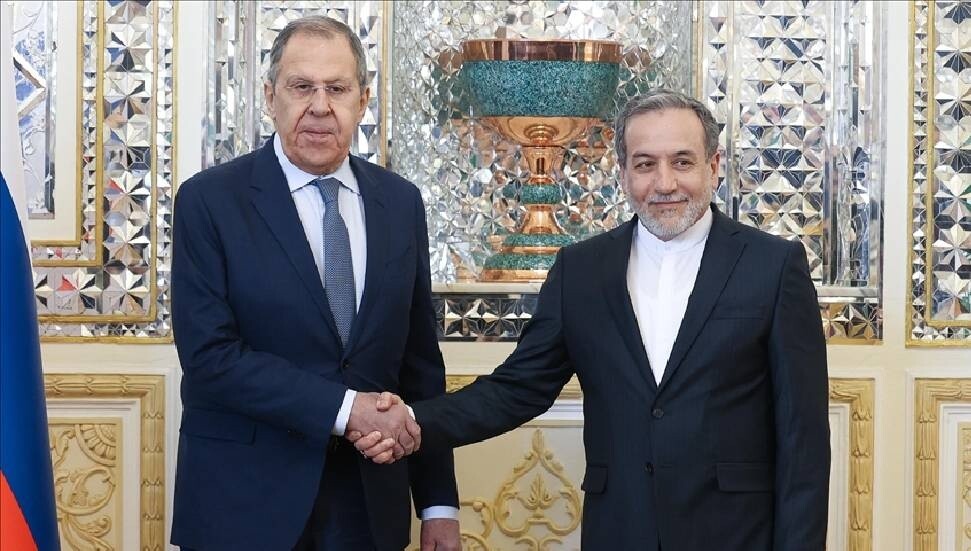 İran ile Rusya, Avrupa'nın Tahran'a BM yaptırımlarını geri getirme hakkı olmadığı görüşünde