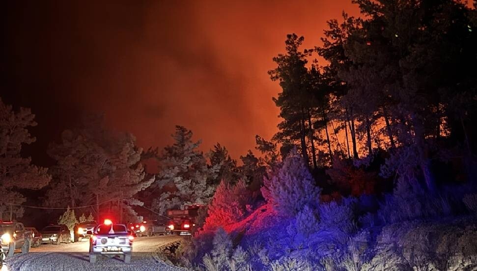 Antalya ve Muğla'daki orman yangınlarına müdahale sürüyor