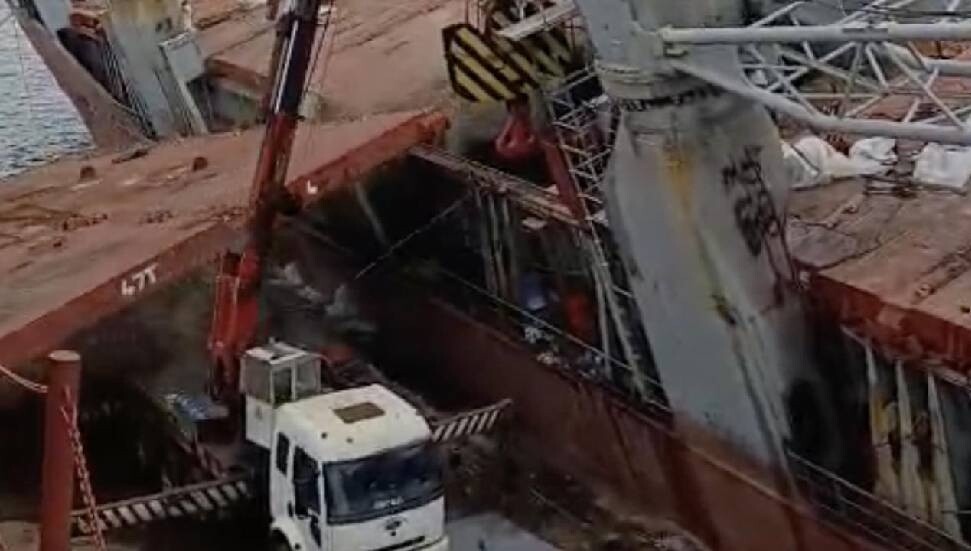 Tuzla'da gemi yan yattı: 1 işçi hayatını kaybetti