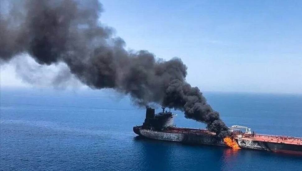 İngiltere Deniz Ticaret Operasyonları: Suudi Arabistan’ın 68 mil kuzeydoğusunda bir petrol tankeri vuruldu