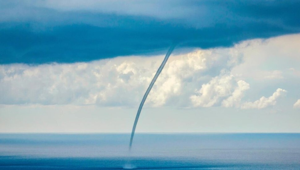 Girne (Karşıyaka) denizde hortum oluşması paniğe yol açtı