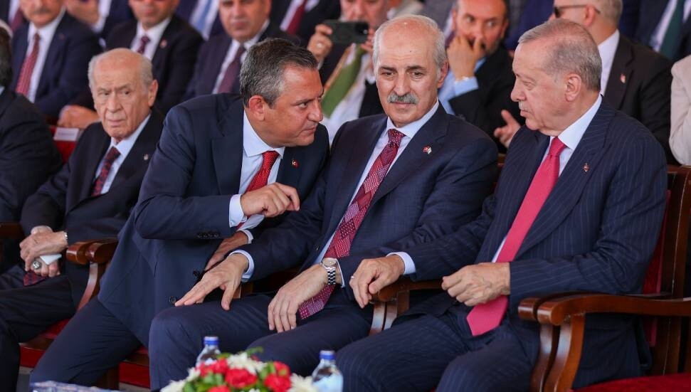 Özgür Özel, KKTC'de Erdoğan ile ne konuştuklarını açıkladı: İçimizde kavga etsek de Kıbrıs konusunda bir olalım