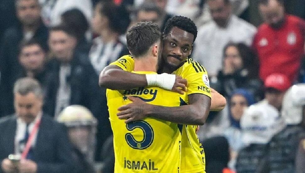 Fenerbahçeli futbolcu Jhon Duran derbide attığı golün mutluluğunu yaşıyor