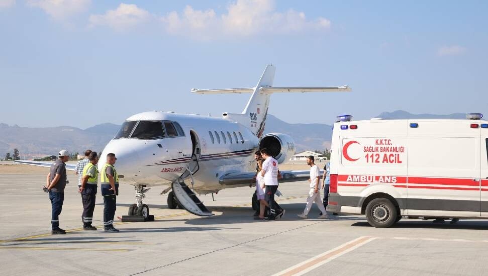 Gemi kazasından kurtarılan 8 aylık hamile Gökdaş ambulans uçakla Türkiye'ye gönderildi
