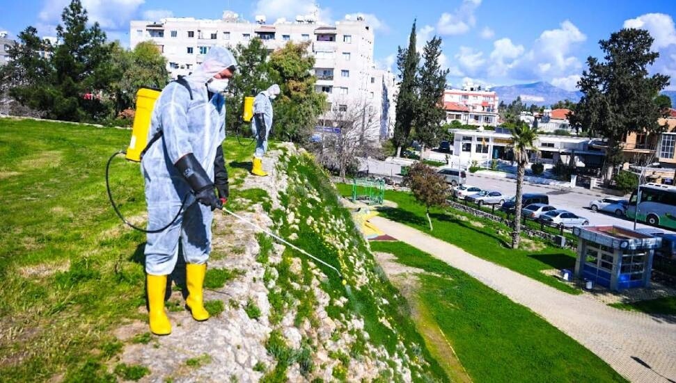 Lefkoşa tarihi surlarında temizlik ve ilaçlama çalışmaları sürüyor