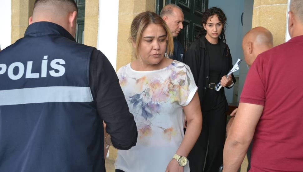 Kuyumcudan alışveriş yaptı, sahte Dolar ile ödedi