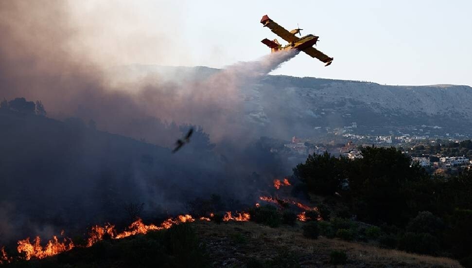 Yunanistan, Sakız Adası'ndaki yangın nedeniyle bazı köyleri tedbiren tahliye etti