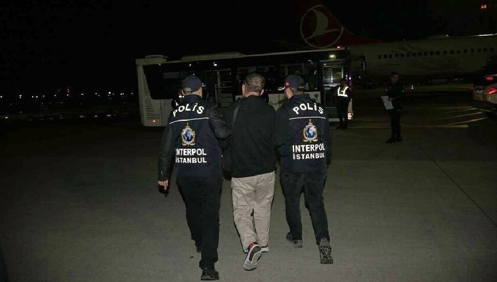 Adana'daki depremde 40 kişinin hayatını kaybettiği binanın firari müteahhidi Türkiye'ye iade edildi