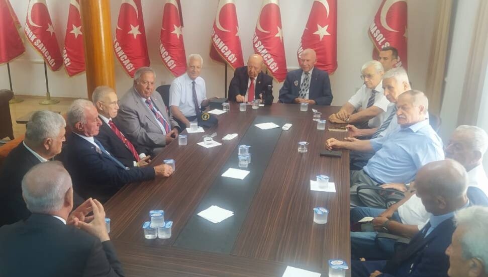 Cumhur Elcil, TMT Mücahitler Derneği'ni ziyaret etti