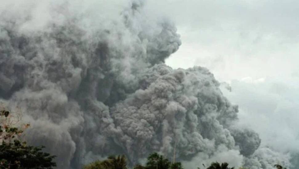 Filipinler’de alarm: Mayon yanardağı patladı, binlerce kişi tahliye edildi