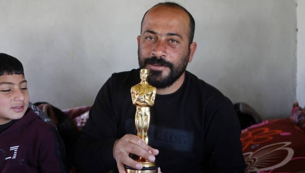 İsrail ordusu, Oscar kazanan belgeselin Filistinli yönetmenini gözaltına aldı