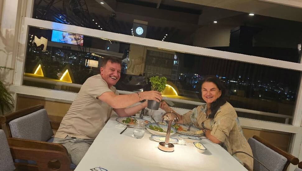 Erhan Arıklı, eşiyle evlilik yıl dönümünü kutladı: Kırk bir kere maşallah