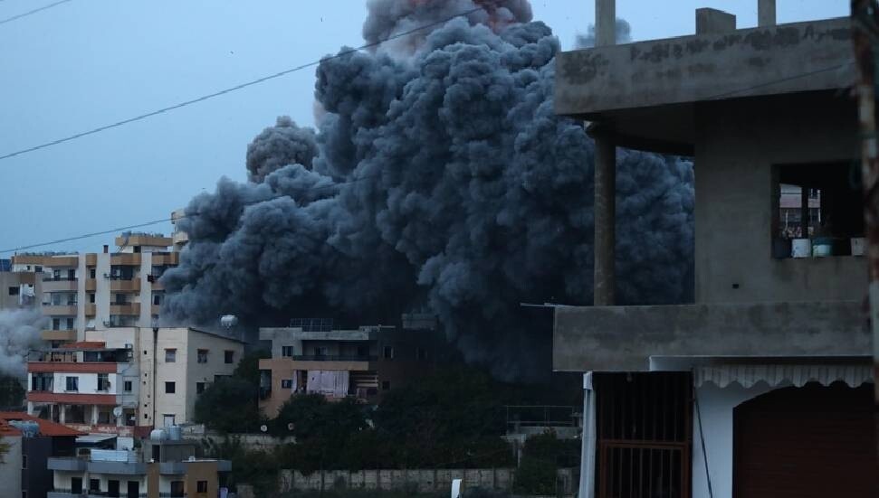 İsrail ordusu Lübnan'da saldırı tehdidinde bulunduğu 3 beldeyi hedef aldı