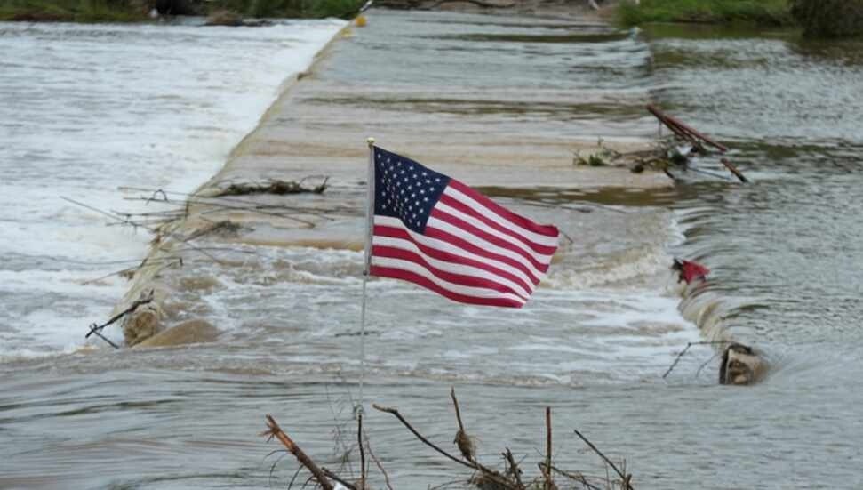 Texas'ta 109 kişinin ölümüne neden olan sellerde, 160'tan fazla kişinin kayıp olduğu bildirildi