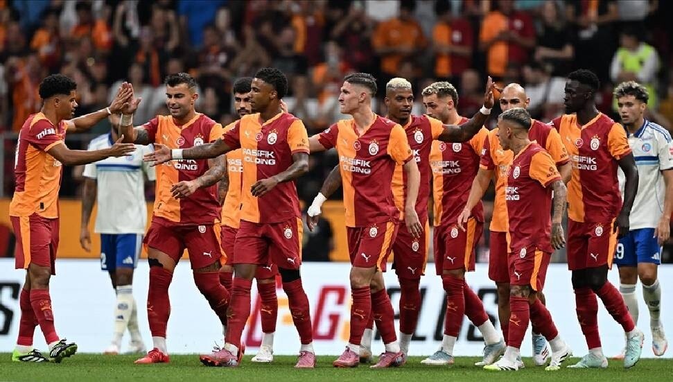 Galatasaray, Trendyol Süper Lig'in yeni sezonu için kadro bildirimi yaptı