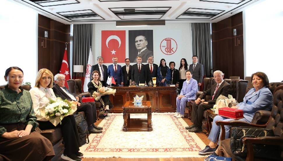 Dilde, Fikirde, İşte Birlik Türk Dünyası Edebiyat (Çocuk Edebiyatı) Ödülleri", Zaimağaoğlu’na takdim edildi