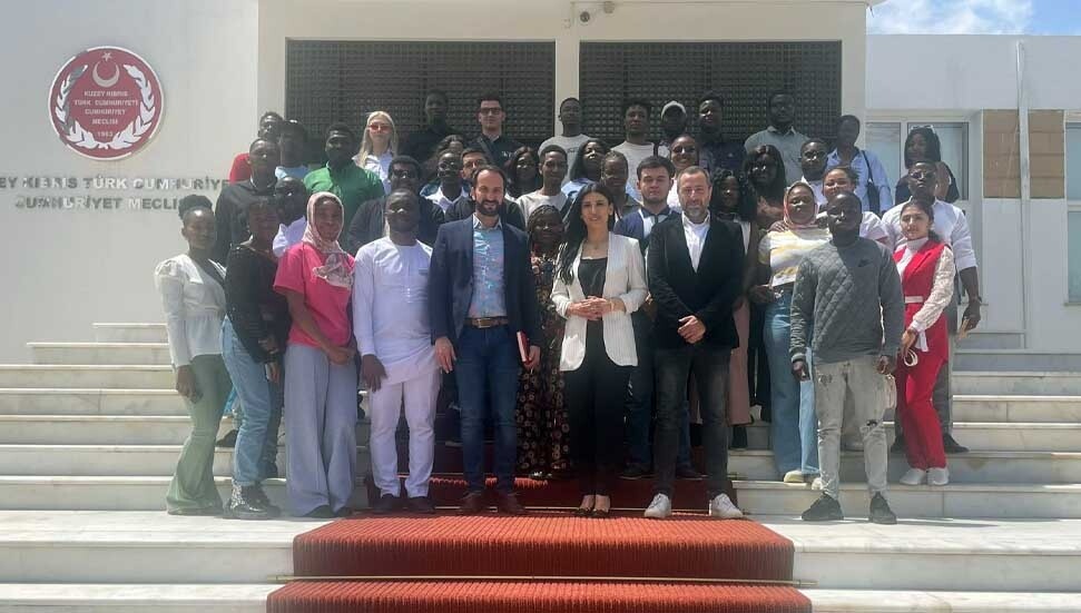 Fazilet Özdenefe, UKÜ Uluslararası İlişkiler öğrencilerini kabul etti