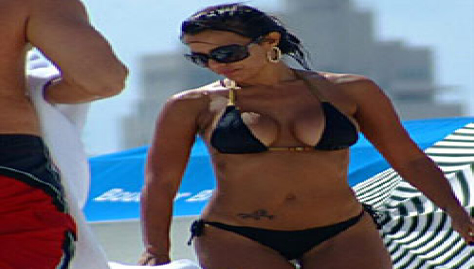 Kim böyle bikini giyer