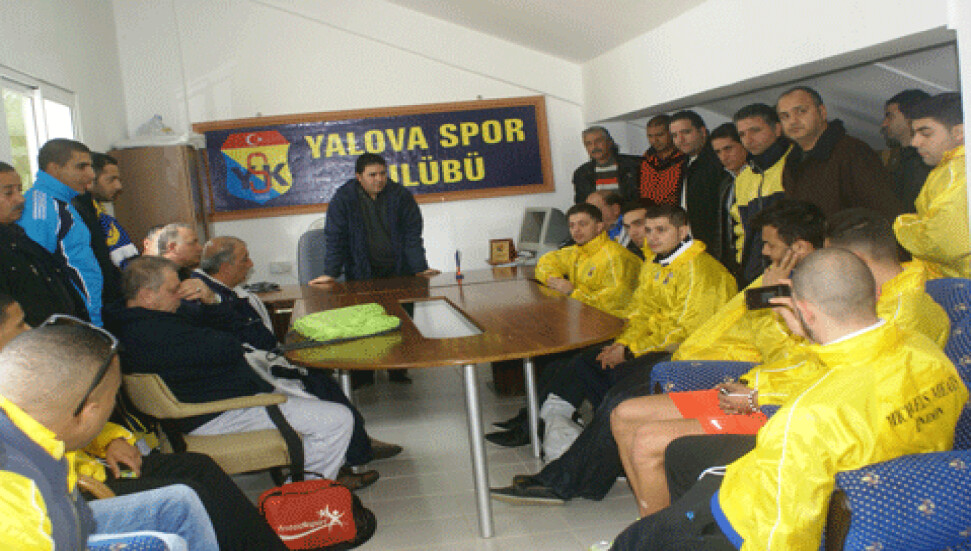 Telsim ikinci lig ekibi  Yalova 1 , Londra Yalova 2