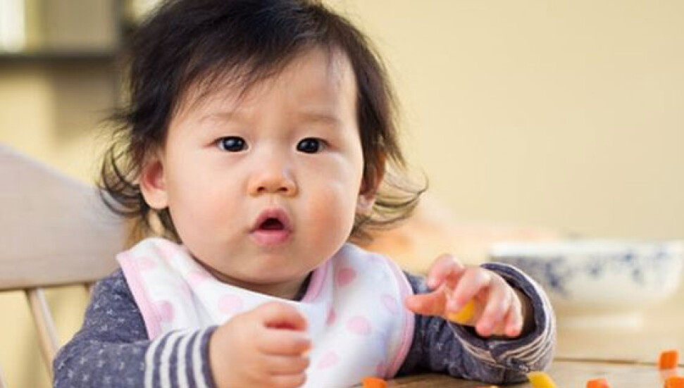 Yeni araştırmaya göre 'katı mama da verilen bebekler daha iyi uyuyor'