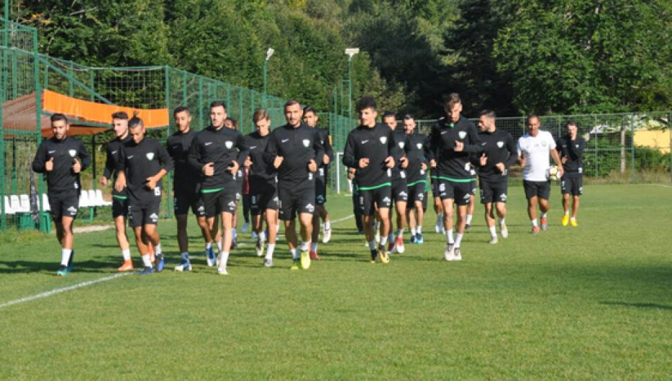 Yeni sezon hazırlıkları çerçevesinde Merit Alsancak Yeşilova Kartepede kampa girdi