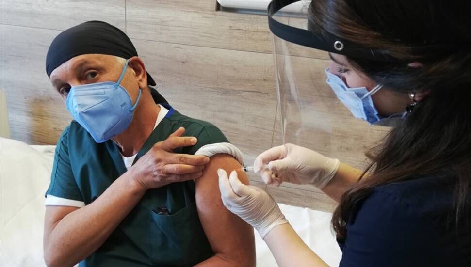 Türkiye’de koronavirüs aşısı yaptıran sağlık çalışanı sayısı 650 bini geçti