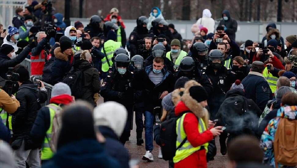 Rusya'da binlerce kişi Navalnıy'ın tutuklanmasını protesto etmek için sokağa çıktı