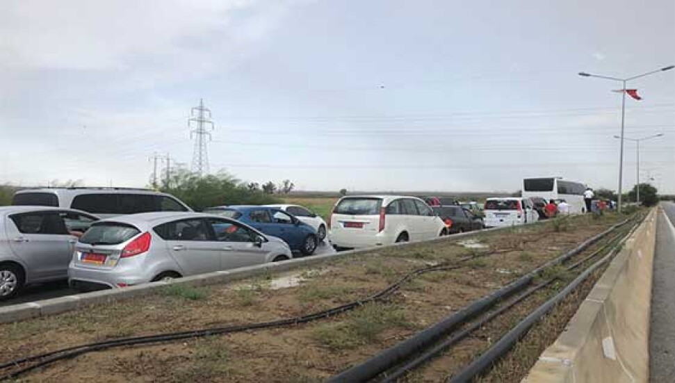 Yonca Kavşağı-Ercan güzergahına yüksek gerilim hattı düştü