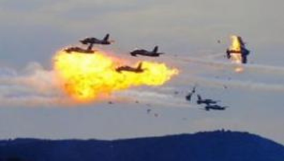 İki Yunan savaş uçağı çarpıştı: 2 pilot kurtuldu, bir pilot aranıyor