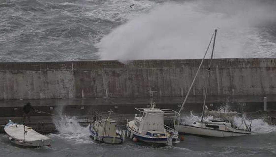 Zorba kasırgası Yunanistan'ı sardı